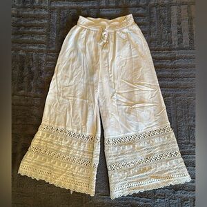 American Eagle Cream Crochet Detail Capri Pants